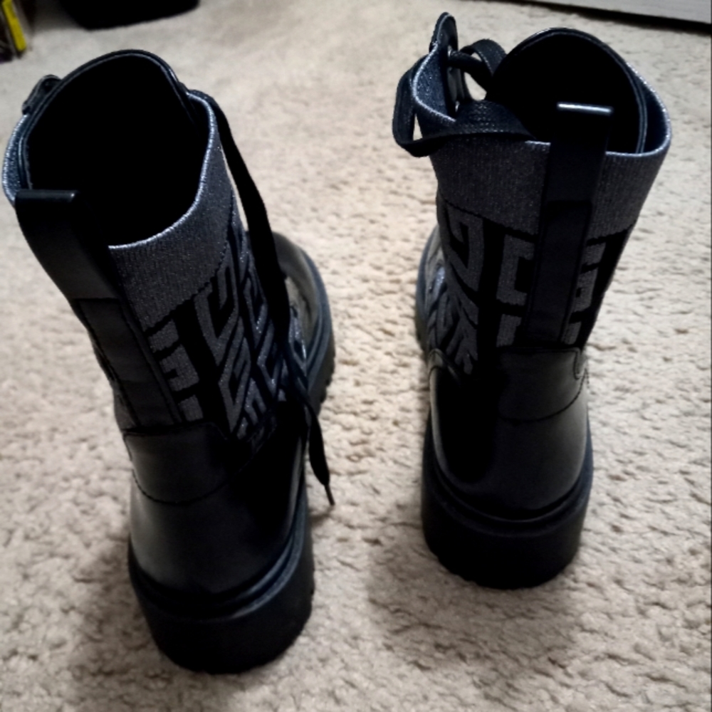 Combat boots